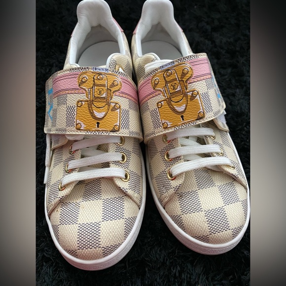 Louis Vuitton Womens sneakers . Great condition. Worn once . 100% Authentic - Picture 2 of 4